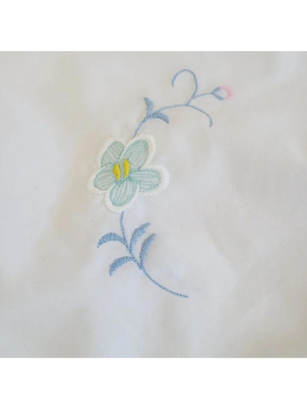 Vintage Linen Tablecloth Peacock Set With Embroidered Daisies Perma Press *READ*